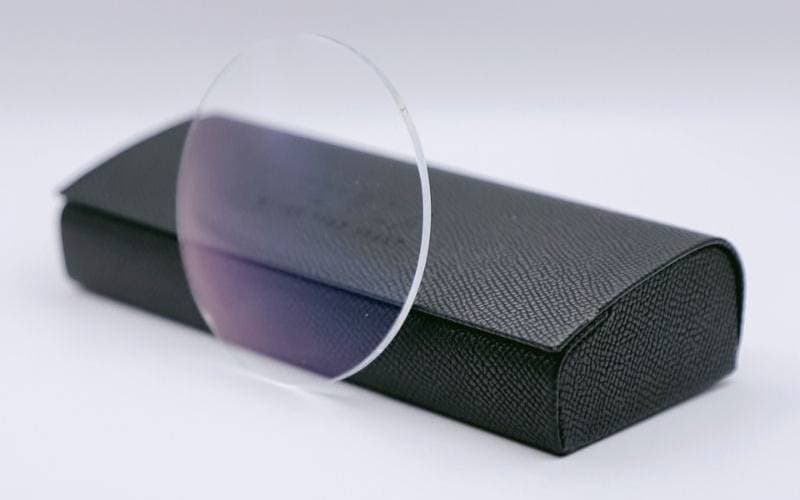 Giá tròng kính cận siêu mỏng bao nhiêu