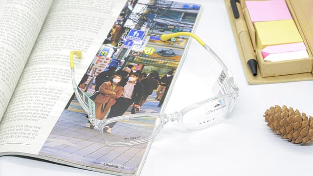 Lịch sử và sự phát triển của kính cận 4 độ qua các thời kỳ