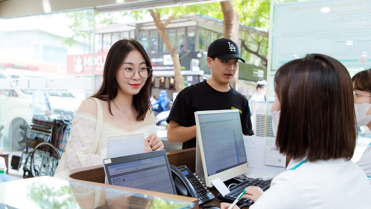 Kính cận 5 độ cho trẻ em: Những điều cha mẹ cần biết