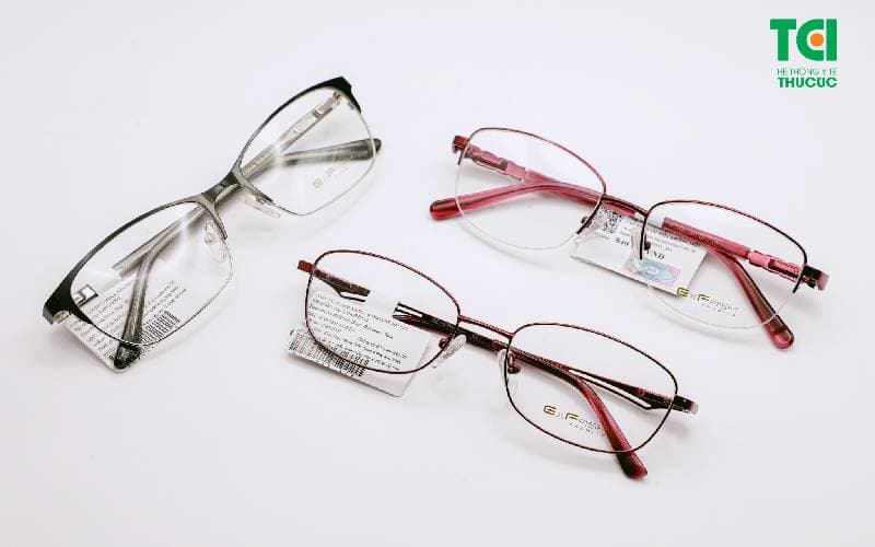 Kính thuốc và kính cận có phải là 1