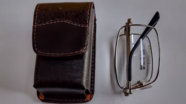 Đánh giá kính viễn gập gọn so với kính thông thường