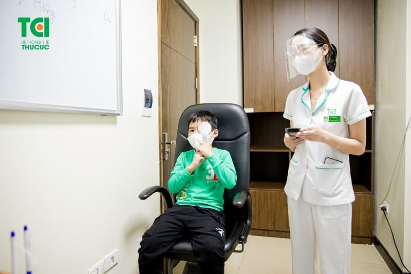 Viễn thị nhẹ ở trẻ em có nguy hiểm không?