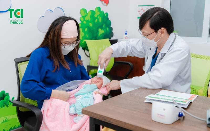 Lịch tiêm cho bé sơ sinh bao gồm bao nhiêu mũi