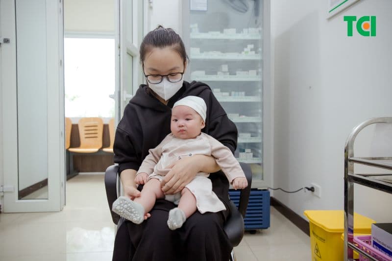 Việc sử dụng vắc xin 5 trong 1 hoặc 6 trong 1 sẽ giúp tiết kiệm thời gian và giảm số lượng mũi tiêm cần thiết cho trẻ.