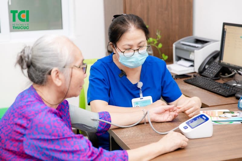 người lớn tuổi tiêm vacxin gì