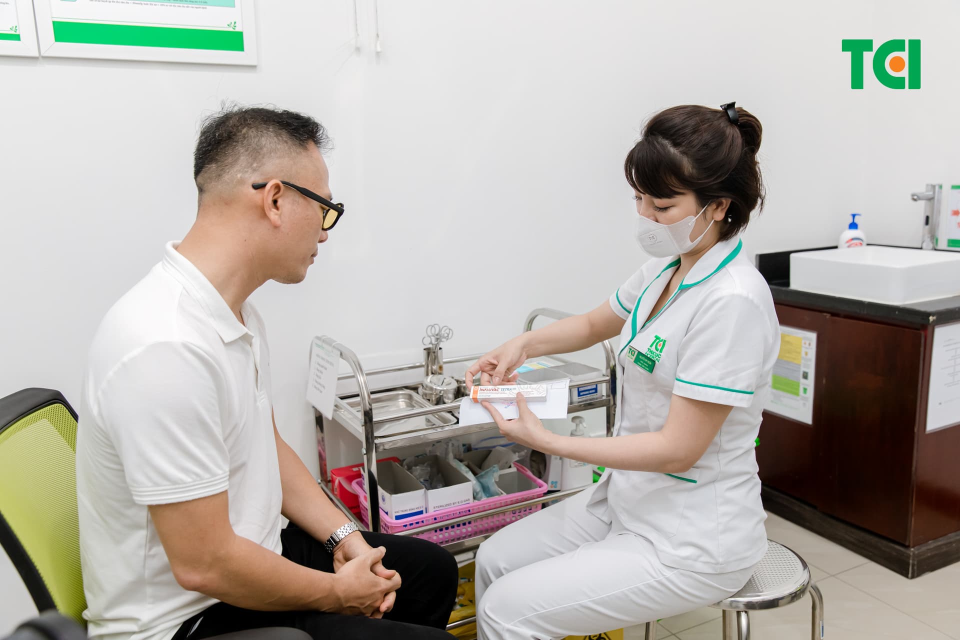 Tham khảo ý kiến bác sĩ là bước không thể bỏ qua để đảm bảo sức khỏe và an toàn cho bản thân