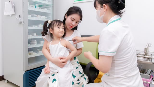 Những vacxin nên tiêm cho trẻ trên 2 tuổi để bảo vệ toàn diện
