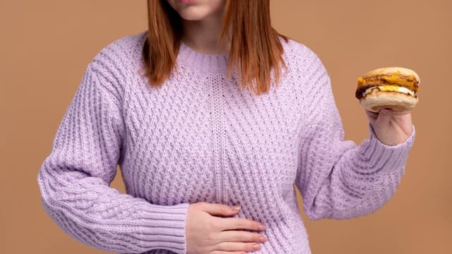 Ợ chua chướng bụng: Nguyên nhân, chẩn đoán, điều trị