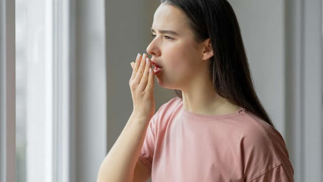 Ợ lên có mùi hôi: Nguyên nhân và cách chẩn đoán chính xác