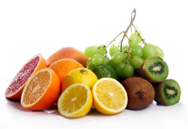 Vitamin và khoáng chất đóng vai trò quan trọng trong việc tăng cường hệ miễn dịch và hỗ trợ cơ thể phục hồi sau khi tiêm vắc-xin.