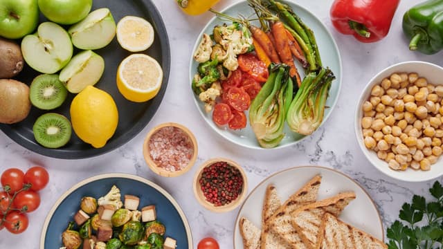 Sau khi tiêm vắc-xin nên ăn uống gì: Hướng dẫn chi tiết