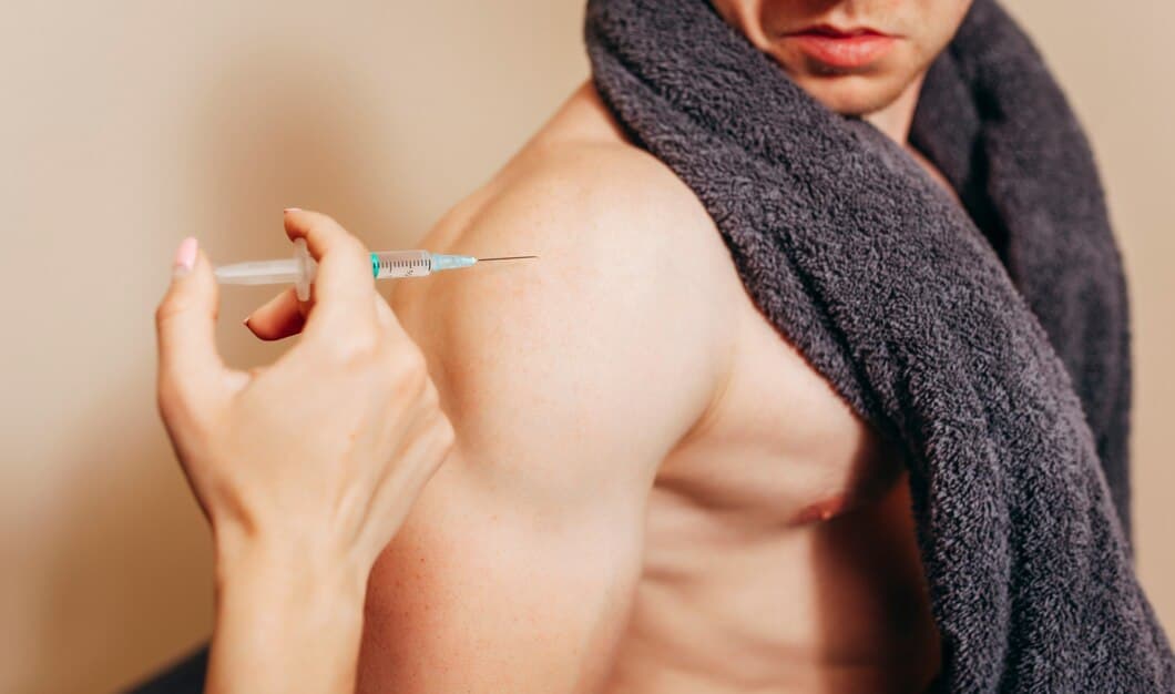 Nhiều người thắc mắc có nên tắm sau khi tiêm vacxin không