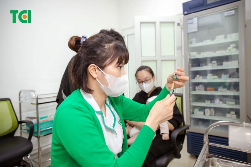 Giá cả của hai loại vaccine này có thể thay đổi tùy vào chính sách giá tại từng cơ sở tiêm chủng và các dịch vụ đi kèm.