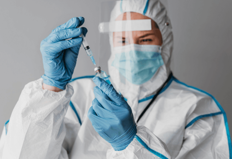 Tiêm trộn vắc-xin là được thực hiện bằng cách tiêm các loại vắc-xin khác nhau tại các thời điểm khác nhau của quá trình tiêm chủng hoặc kết hợp chúng trong cùng một mũi tiêm.