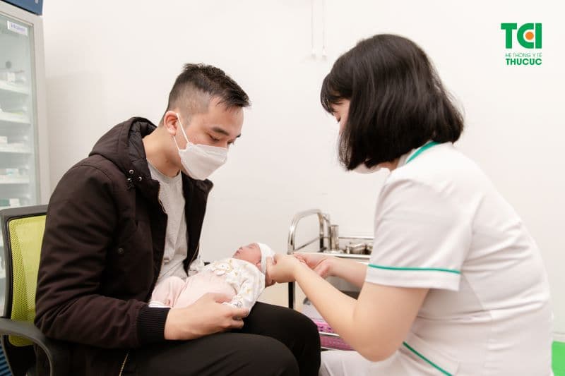 Vắc xin đóng vai trò quan trọng trong việc bảo vệ sức khỏe và phát triển toàn diện cho trẻ sơ sinh.