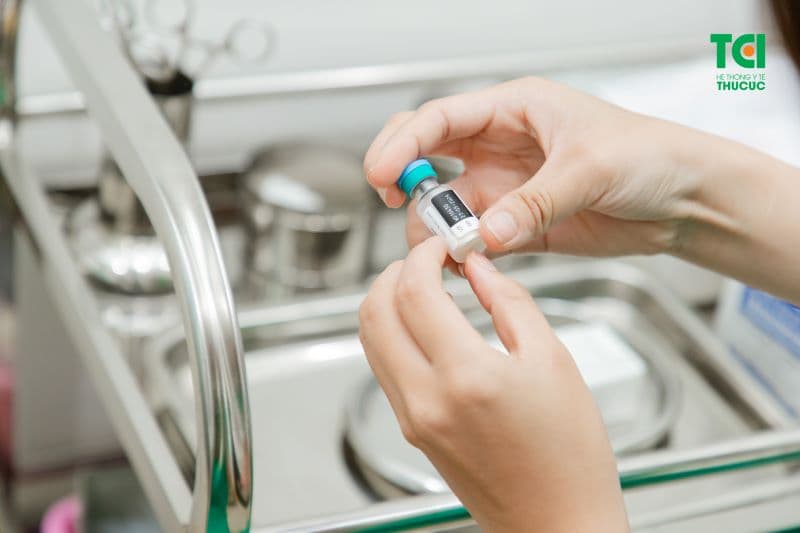 Hầu hết các loại vắc-xin đều được thiết kế để kích thích hệ miễn dịch tạo ra kháng thể mà không cần gây ra các triệu chứng nghiêm trọng.