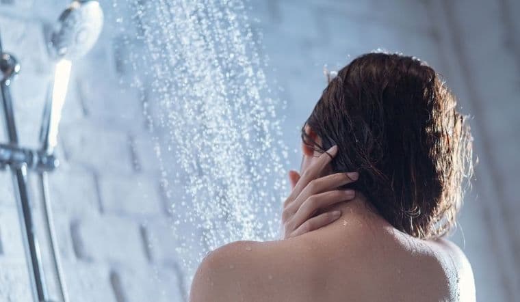 Tiêm vacxin về có nên tắm không là câu hỏi nhiều người thắc mắc