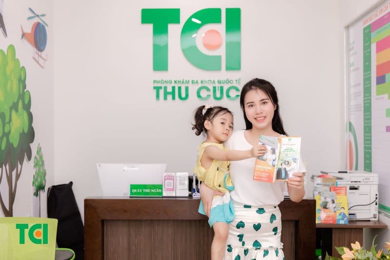 trẻ tiêm ngừa 5 trong 1