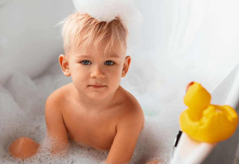 Nước tắm nên ở khoảng 37-38 độ C, tương đương với nhiệt độ cơ thể.