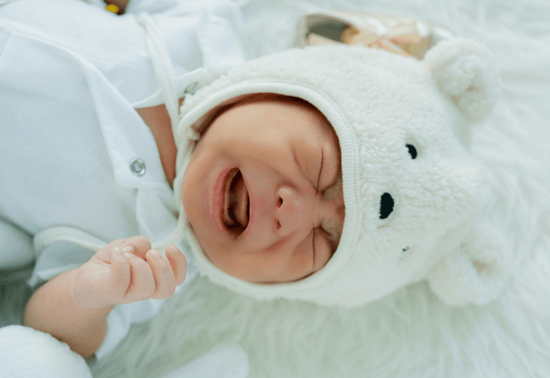 Mặc dù tắm sau tiêm vắc-xin thường an toàn, nhưng bạn vẫn nên theo dõi phản ứng của trẻ trong và sau khi tắm.