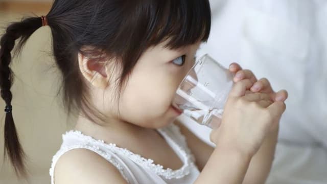 Nguyên nhân trẻ tiêm vacxin bị sốt và lời khuyên xử trí