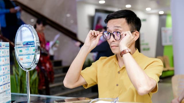 Tròng kính cận nam và những lưu ý lựa chọn