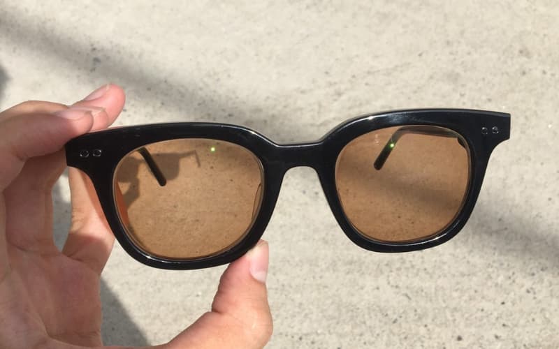 Tròng kính đổi màu trà tốt không