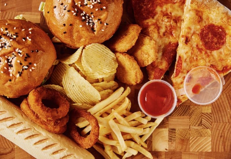 Vì sao hay bị ợ chua? Các nguyên nhân phổ biến