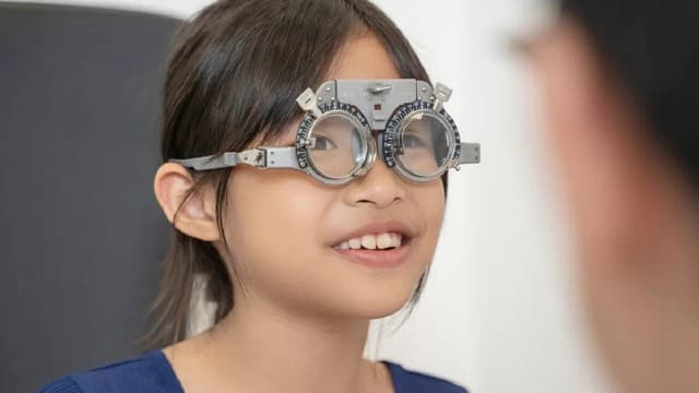 Giá tiền mắt kính cận – Những điều bạn cần biết