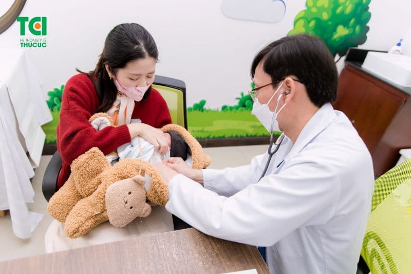 Trước khi tiêm, việc kiểm tra tình trạng sức khỏe tổng quát là vô cùng quan trọng.