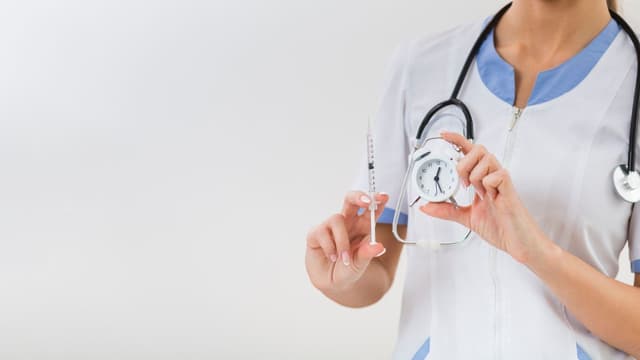 Khoảng cách giữa các mũi tiêm 5 trong 1 và thông tin liên quan