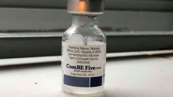 Vắc xin 5 trong 1 giúp bảo vệ trẻ khỏi 5 bệnh chỉ với 1 mũi tiêm.