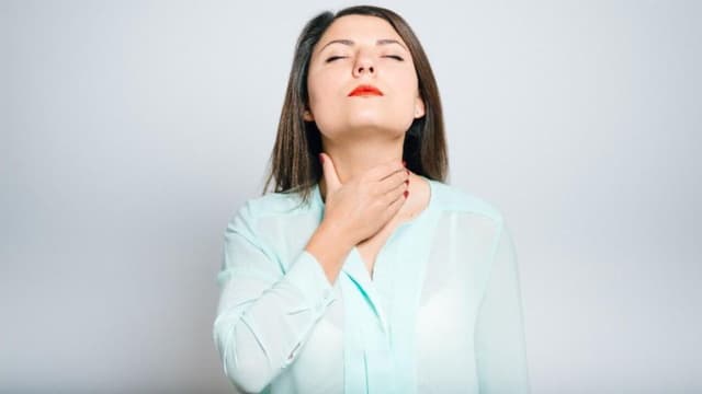 Nang tuyến giáp 30mm có ảnh hưởng giọng nói và hô hấp không?