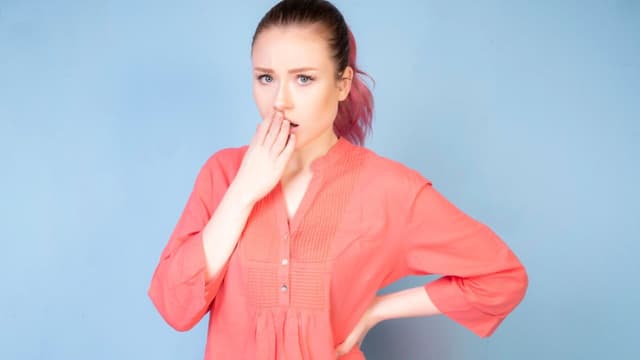 Nuốt nghẹn ở cổ: Đừng bỏ qua dấu hiệu bất thường này