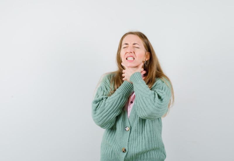 nuốt vướng buồn nôn