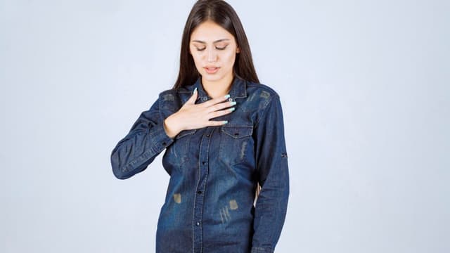 Nuốt vướng buồn nôn: Dấu hiệu cảnh báo bệnh lý?