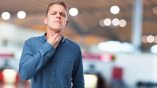 Khám phá lý do nuốt vướng một bên cổ họng