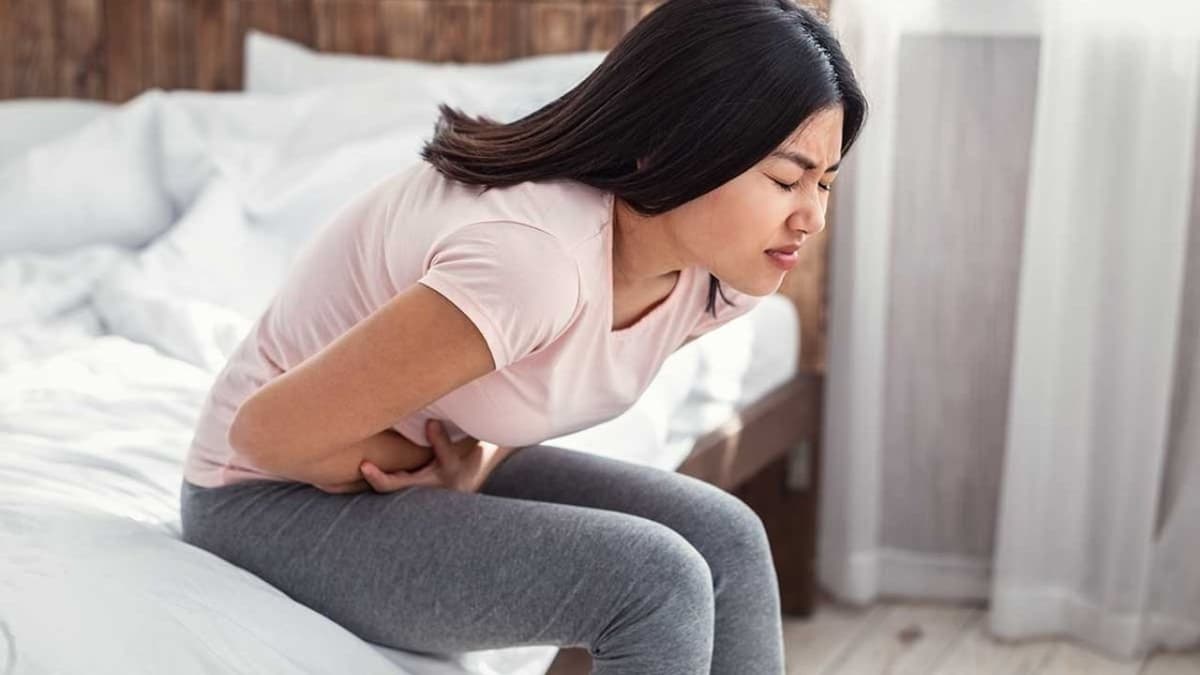 Ợ chua đau dạ dày: Triệu chứng không nên chủ quan!