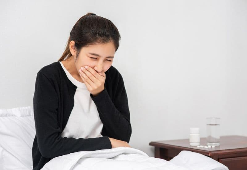 ợ hơi rát họng