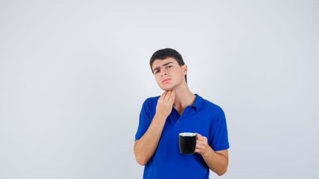 Ợ hơi rát họng: Nguyên nhân và cách điều trị hiệu quả