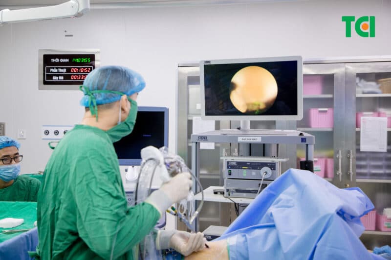 Tán sỏi qua da đường hầm nhỏ bằng laser