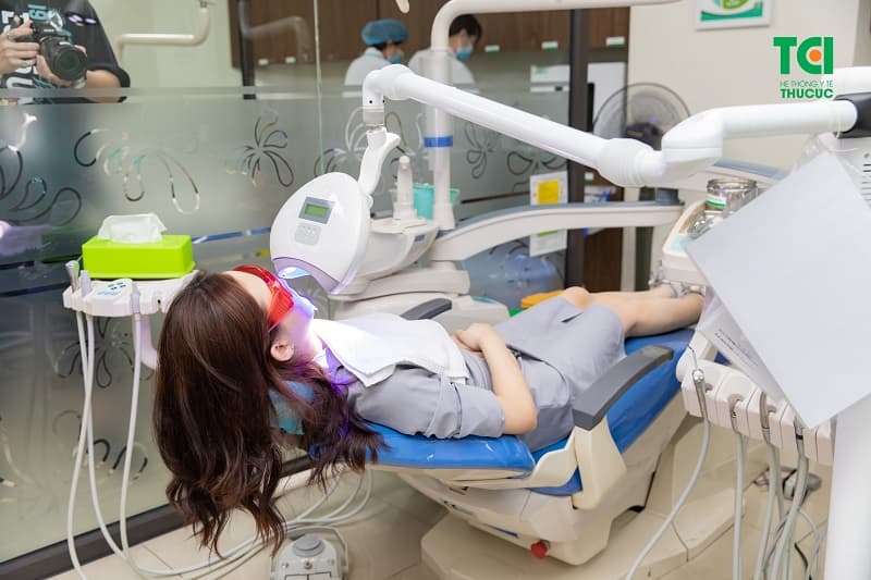 Giá tẩy trắng răng