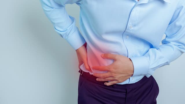 Thận ứ nước do sỏi niệu quản có nguy hiểm không?