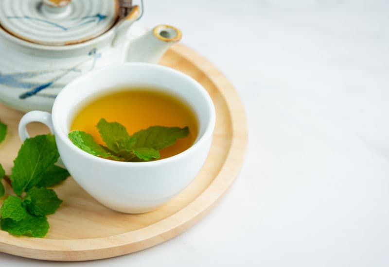 Trà xanh là một thay thế thông minh cho cafe sau khi tiêm vắc-xin.