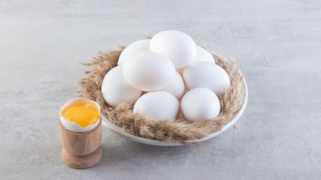 Tìm hiểu về vấn đề tiêm vắc-xin không được ăn trứng