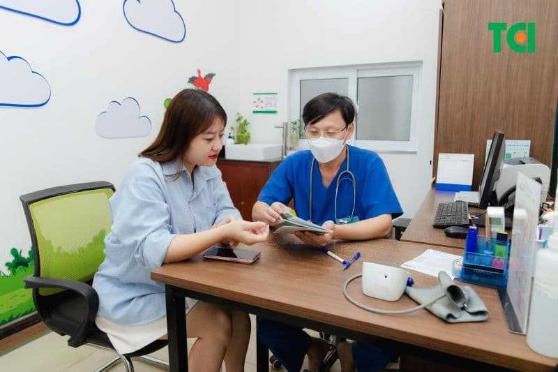 Theo các chuyên gia y tế, việc quan hệ tình dục không gây tác động trực tiếp đến hiệu quả của vắc-xin hoặc khả năng miễn dịch.