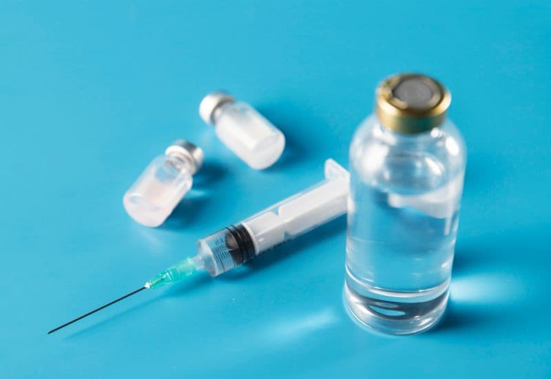 Vắc-xin 5 trong 1 là vắc-xin phối hợp giúp phòng ngừa 5 bệnh truyền nhiễm nguy hiểm ở trẻ nhỏ, bao gồm: bạch hầu, ho gà, uốn ván, viêm gan B và Hib (Haemophilus influenzae type b).