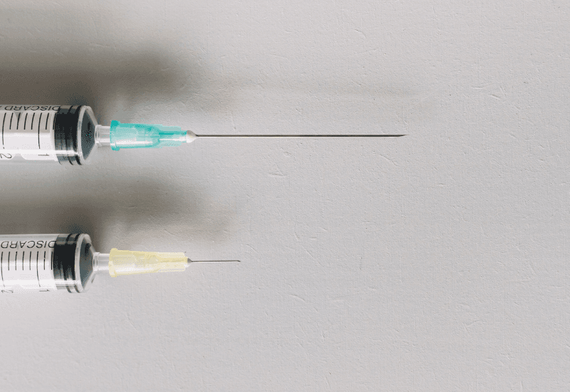 Vắc-xin tả đóng vai trò quan trọng trong phòng ngừa bệnh, đặc biệt tại các khu vực có nguy cơ bùng phát dịch cao.