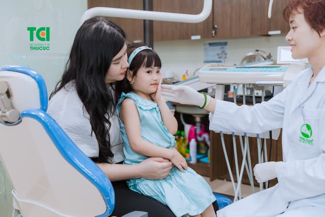 Khám và điều trị các bệnh lý răng ở trẻ em