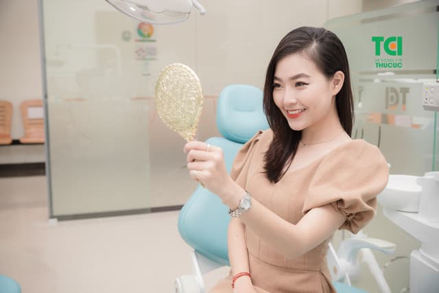 Bọc răng sứ thẩm mỹ